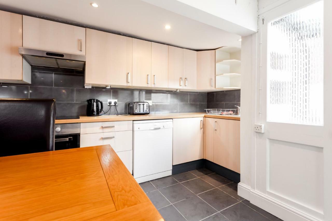 Gorgeous Town Centre Apt With Courtyard Garden Bournemouth Exterior photo