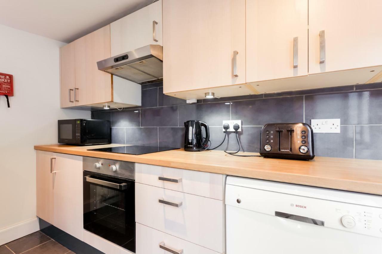 Gorgeous Town Centre Apt With Courtyard Garden Bournemouth Exterior photo